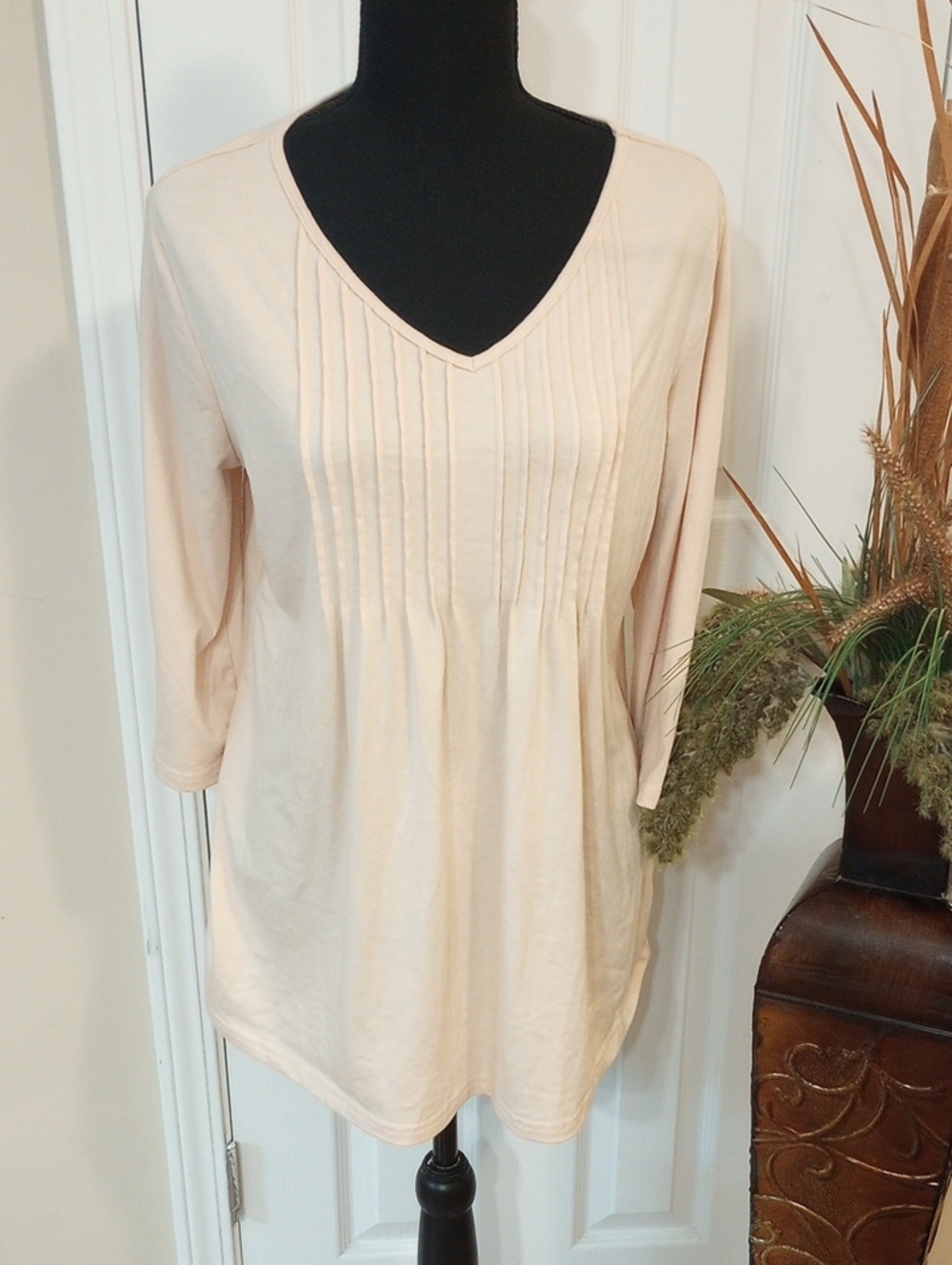 V-Neck Pintuck Tunic Top in Light Peach